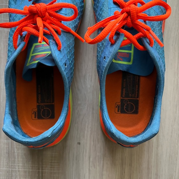 Puma neon sneakers. Size 9. Beautiful pair of shoes!! Very comfortable!! - Picture 4 of 4